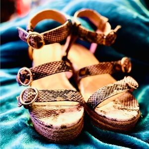 EUC Size 8 Justfab style Pool Day, featuring multicolor snakeskin pattern.